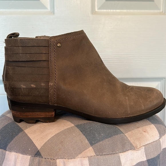 Sorel boots like new - Picture 2 of 6